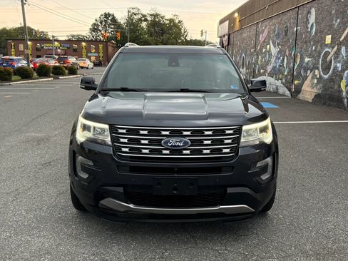 Used 2017 Ford Explorer Limited w/ Equipment Group 301A AWD/4WD image 2
