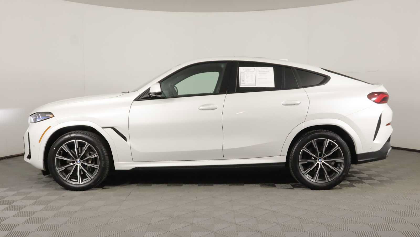 Used 2024 BMW X6 xDrive40i w/ Premium Package AWD/4WD image 8