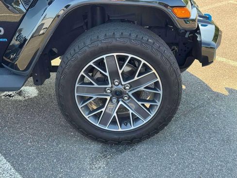 Used 2024 Jeep Wrangler High Altitude AWD/4WD image 9