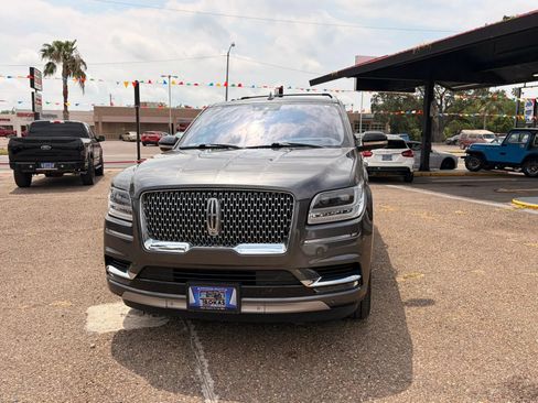 Used 2018 Lincoln Navigator Reserve w/ Technology Package AWD/4WD image 14