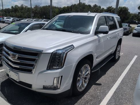 Used 2020 Cadillac Escalade Luxury RWD image 3