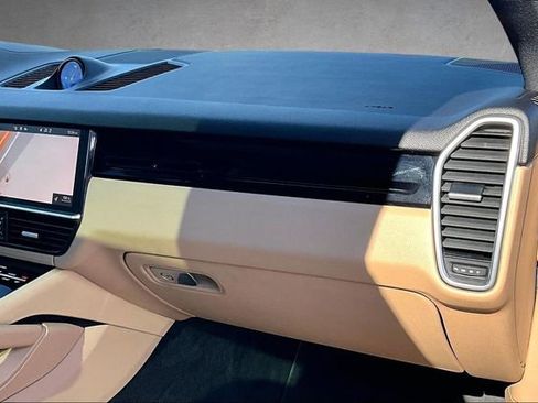 Used 2021 Porsche Cayenne S image 16