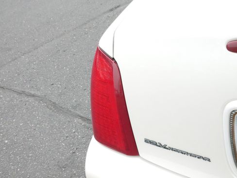 Used 2003 Cadillac De Ville DHS w/ Safety & Security Package image 17