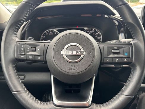 Used 2025 Nissan Pathfinder SV image 30