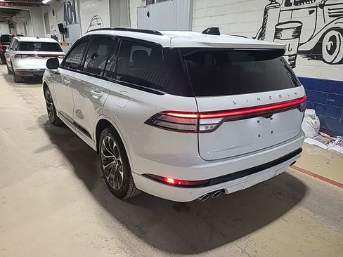 Used 2025 Lincoln Aviator AWD image 6
