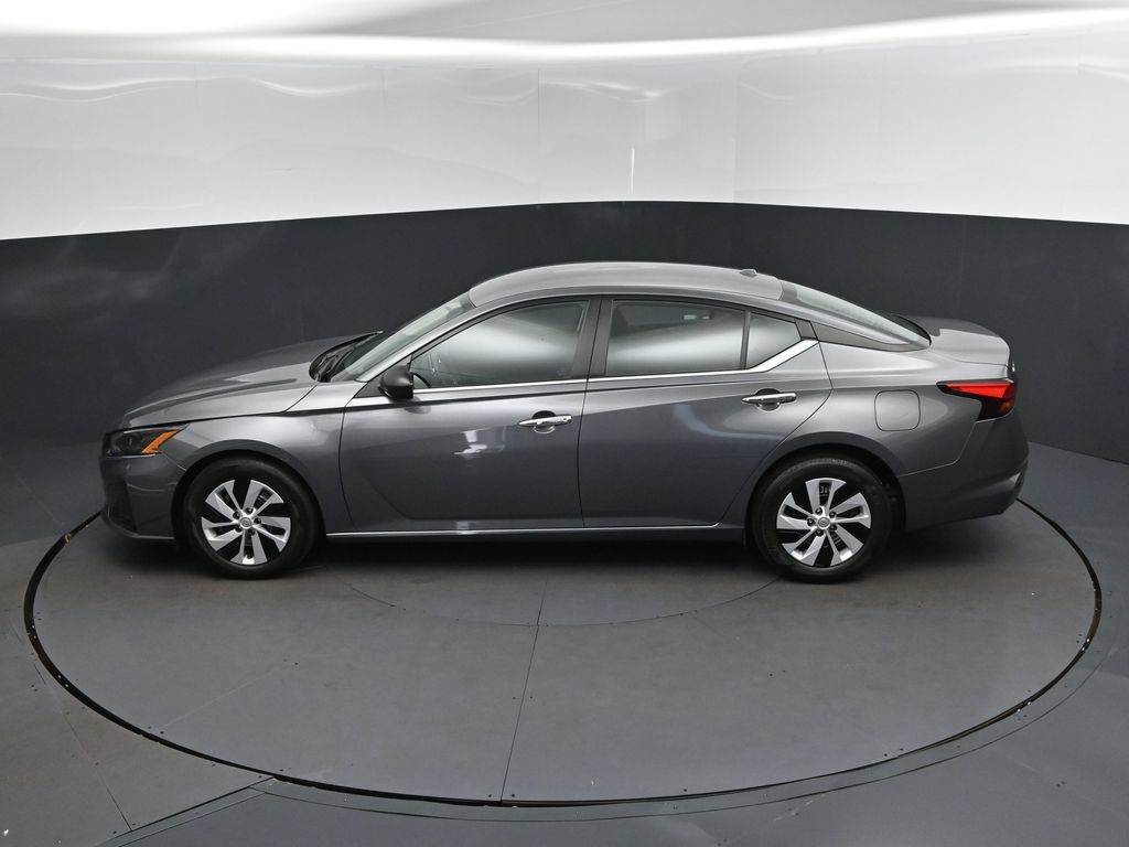 Used 2025 Nissan Altima 2.5 S FWD image 32