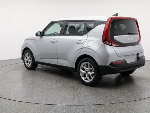 Used 2025 Kia Soul LX w/ LX Technology Package FWD image 6