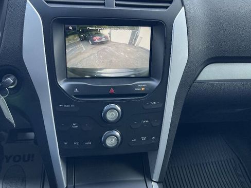 Used 2014 Ford Explorer XLT w/ Equipment Group 202A AWD/4WD image 35