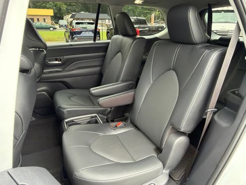 Used 2026 Toyota Grand Highlander AWD image 19