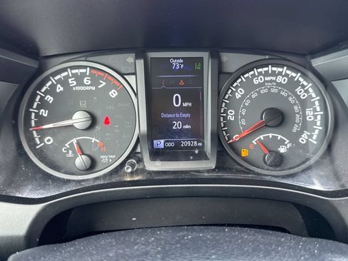 Used 2020 Toyota Tacoma SR AWD/4WD image 9