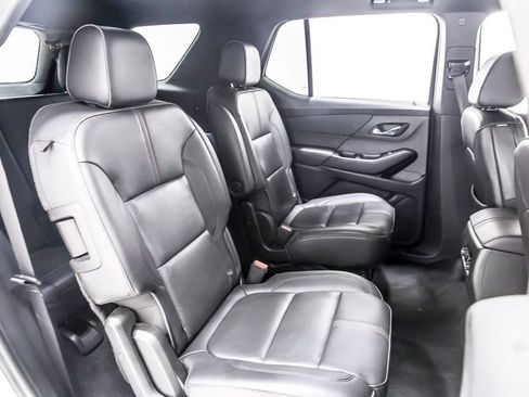 Used 2022 Chevrolet Traverse RS FWD image 34