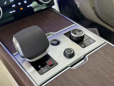 Used 2023 Land Rover Range Rover SE image 17