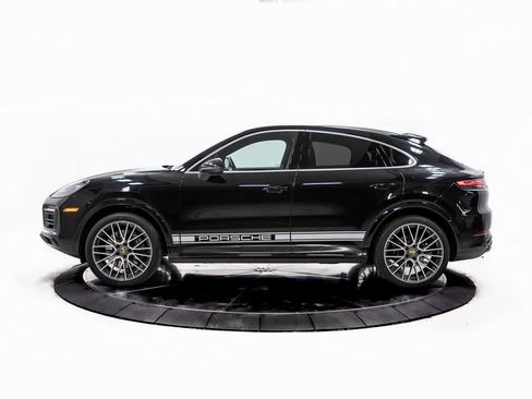 Certified 2022 Porsche Cayenne image 2