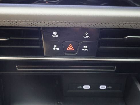 Used 2024 Volkswagen Atlas Peak Edition SE image 26