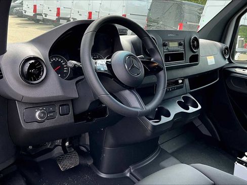New 2025 Mercedes-Benz Sprinter 2500 image 10