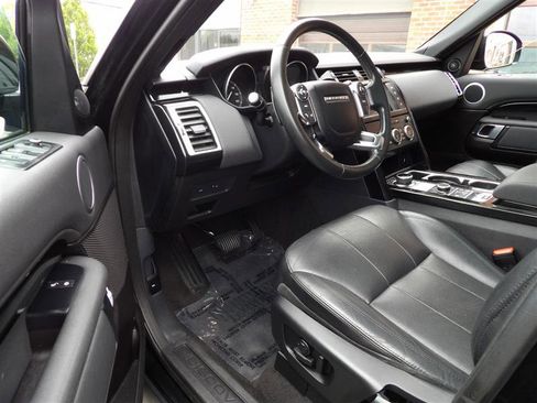 Used 2017 Land Rover Discovery SE image 10