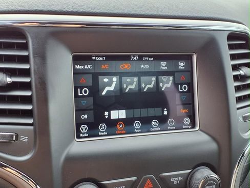 Used 2021 Jeep Grand Cherokee Laredo image 7