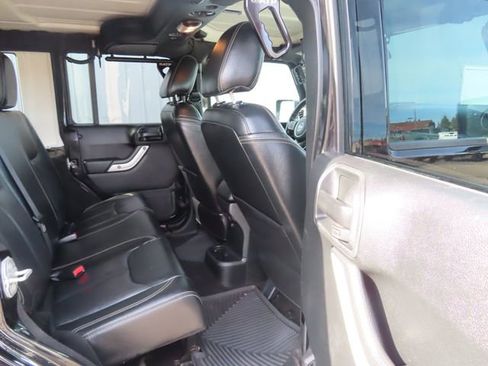 Used 2018 Jeep Wrangler Unlimited Sahara w/ Max Tow Package AWD/4WD image 26