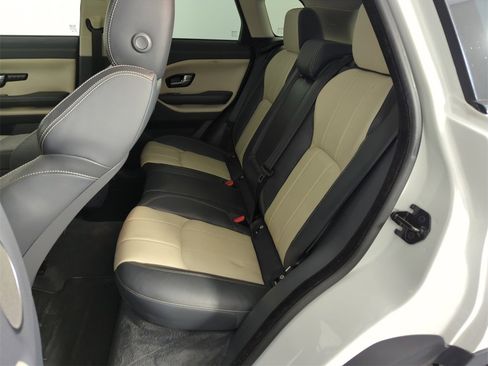 Used 2017 Land Rover Range Rover Evoque SE Premium image 29