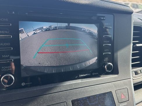 Used 2018 Toyota Sienna SE Premium w/ Carpet Mat Package FWD image 9