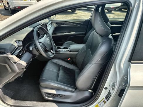 Used 2025 Toyota Camry XSE FWD image 11