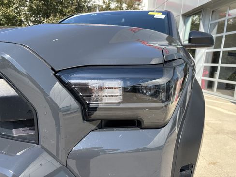 Used 2025 Toyota 4Runner SR5 AWD/4WD image 11
