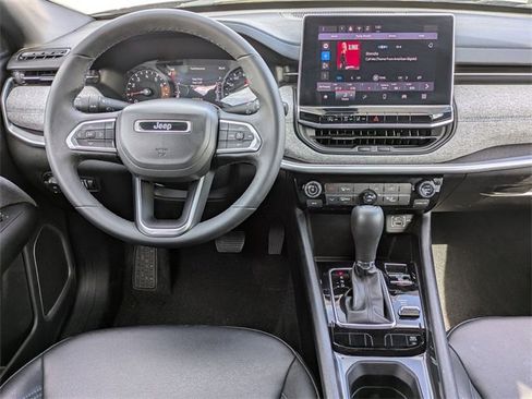 Used 2024 Jeep Compass Latitude image 23