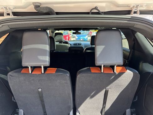 Used 2019 Ford Explorer XLT w/ Equipment Group 202A AWD/4WD image 43