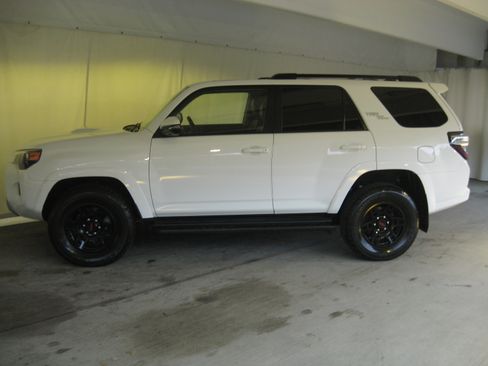 Used 2024 Toyota 4Runner TRD Off-Road Premium image 27