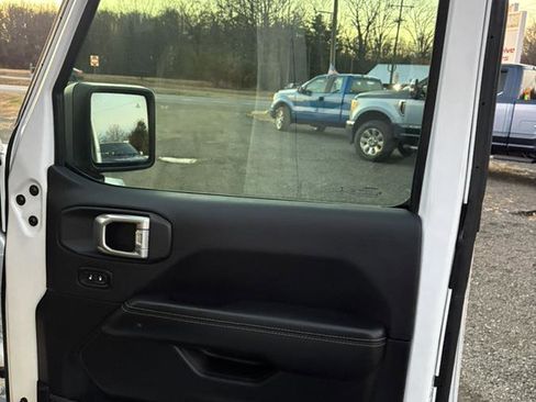 Used 2021 Jeep Gladiator Rubicon image 24