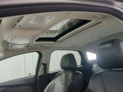 Used 2014 Ford Focus Titanium FWD image 22
