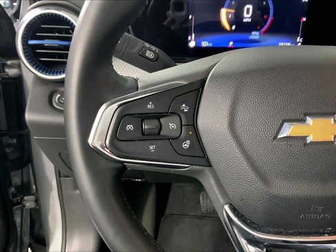 Used 2025 Chevrolet Trax LT w/ LT Convenience Package image 18