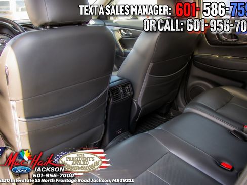 Used 2019 Nissan Rogue S w/ Special Edition Package FWD image 10