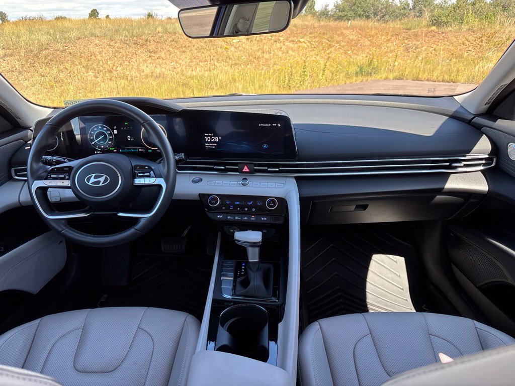 Certified 2025 Hyundai Elantra Limited FWD image 19