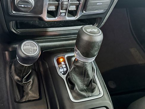 Used 2022 Jeep Wrangler Unlimited Sport image 25