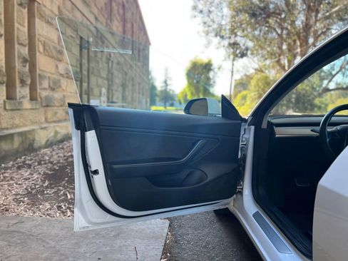 Used 2018 Tesla Model 3 Long Range image 15