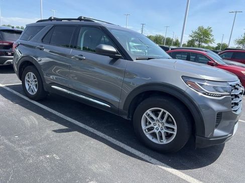 Used 2025 Ford Explorer Active AWD/4WD image 7