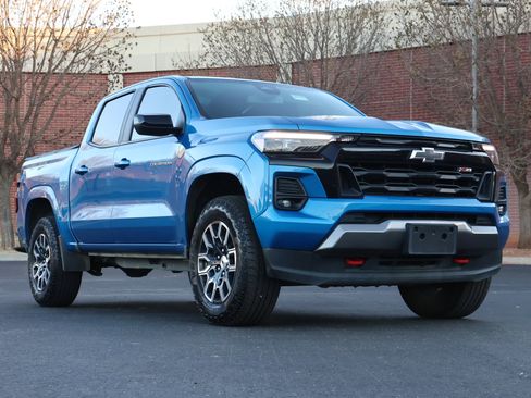 Used 2023 Chevrolet Colorado Z71 w/ Z71 Convenience Package 2 image 1