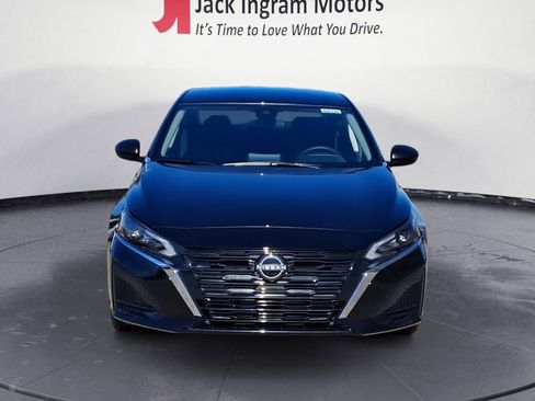Used 2025 Nissan Altima 2.5 S FWD image 8