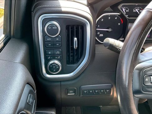 Used 2022 GMC Sierra 2500 SLT w/ SLT Premium Package AWD/4WD image 27