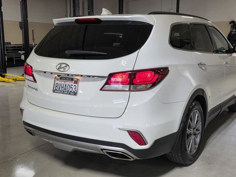 Used 2017 Hyundai Santa Fe SE image 10