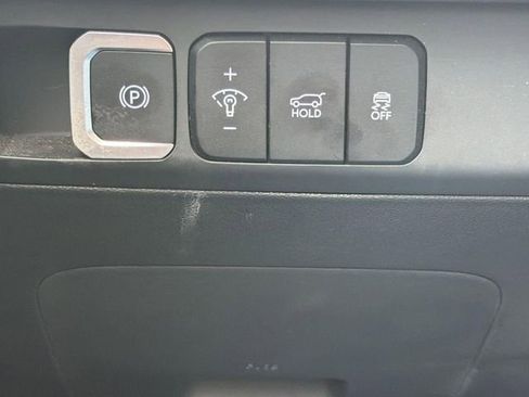 Used 2025 Hyundai Santa Fe SEL FWD image 4
