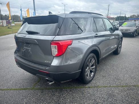 Used 2021 Ford Explorer XLT w/ Equipment Group 202A image 11