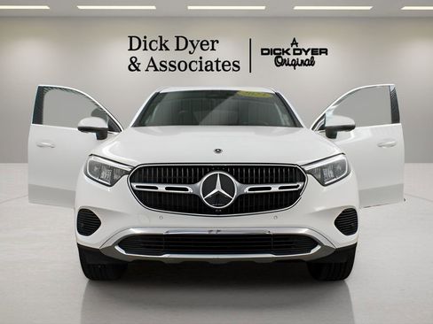 Used 2024 Mercedes-Benz GLC 300 4MATIC image 11