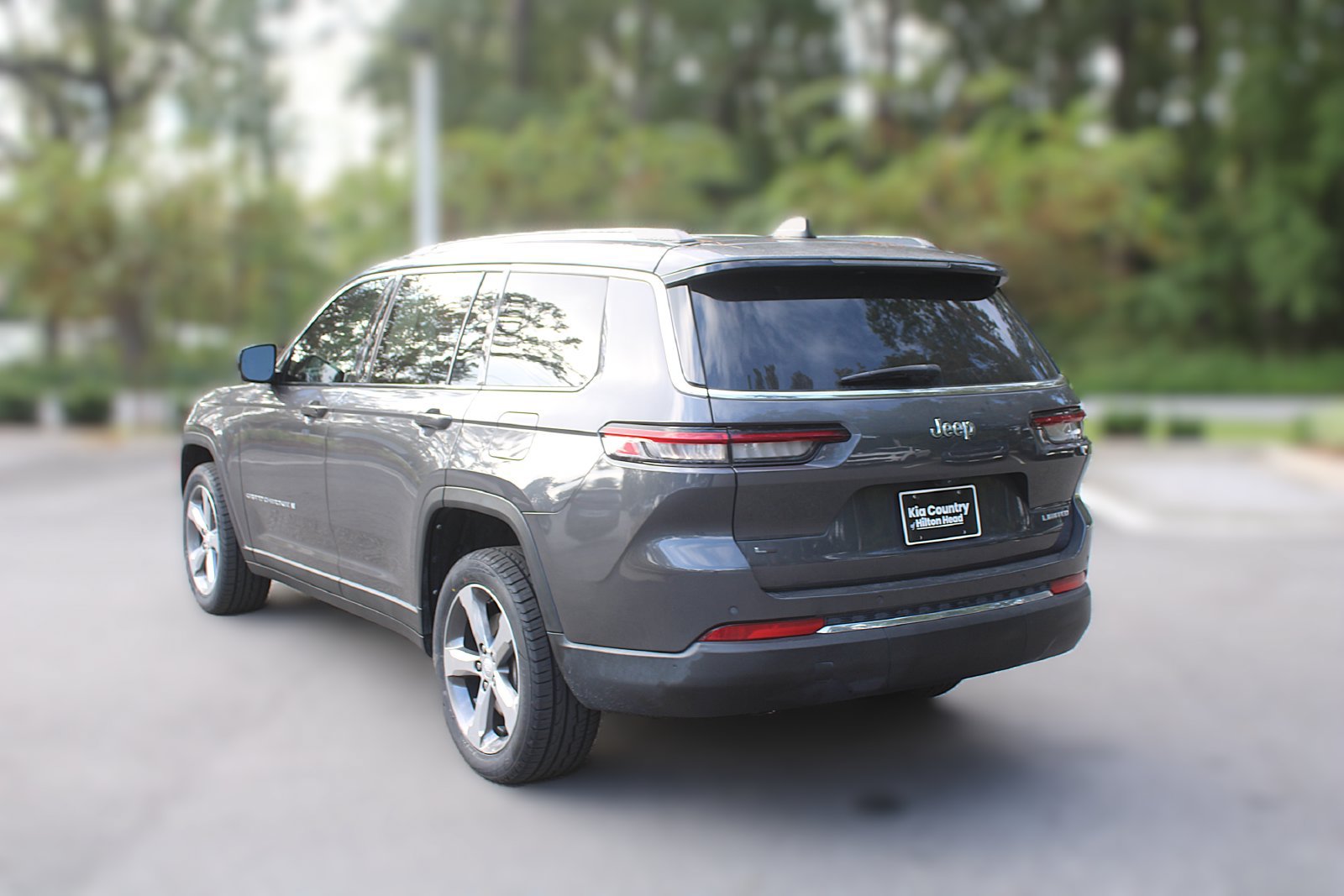 Used 2022 Jeep Grand Cherokee L Limited RWD image 7