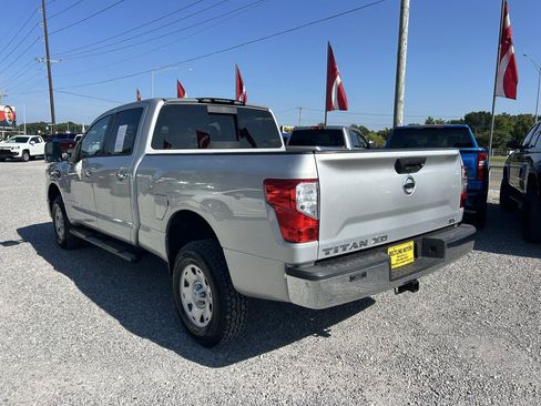 Used 2018 Nissan Titan SV RWD image 18