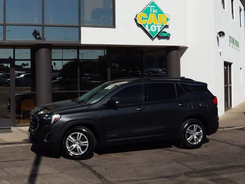 Used 2018 GMC Terrain SLE w/ Driver Convenience Package image 4
