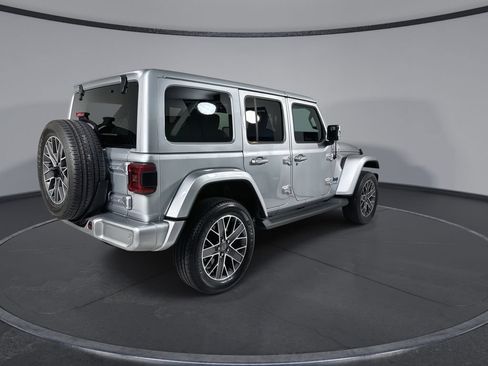 Used 2022 Jeep Wrangler Unlimited Sahara AWD/4WD image 8