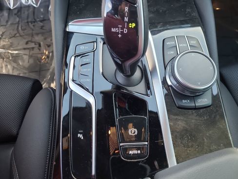 Used 2022 BMW 530i xDrive w/ Premium Package image 25