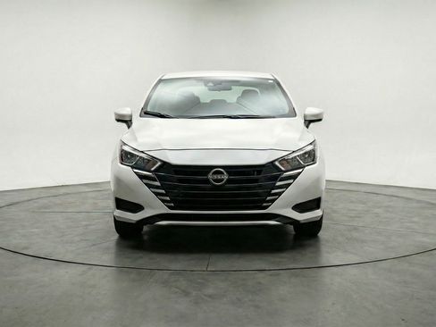 Used 2025 Nissan Versa SV image 2